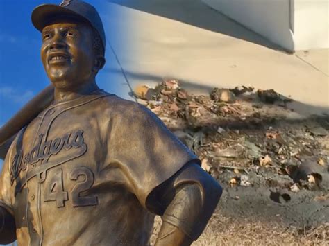 who stole jackie robinson statue